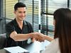 Pria Sedang Melakukan Interview